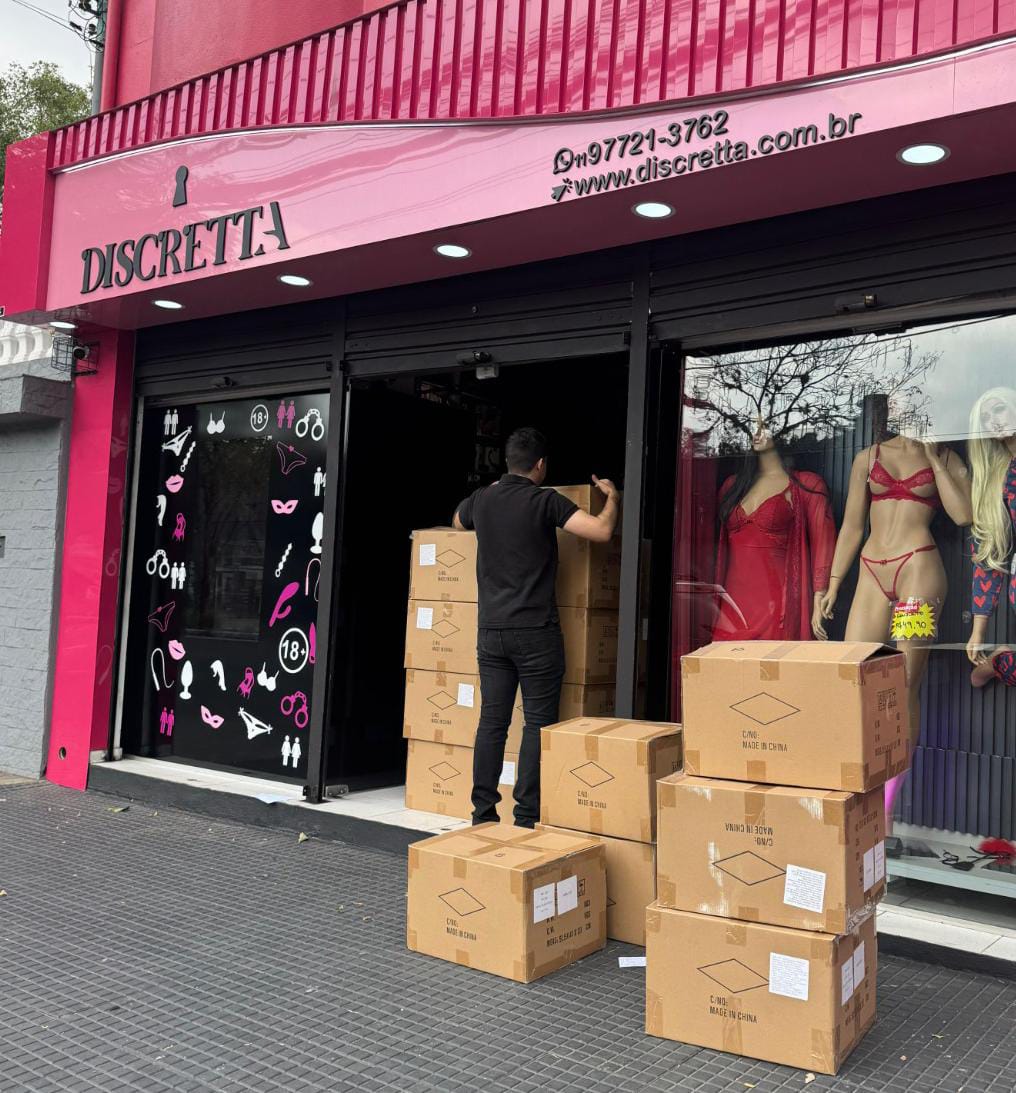 Embalagem discreta do Masturbador Bumbum Gigante CyberSkin 24kg Discretta — caixa sem identificação do conteúdo